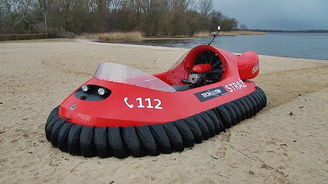 Szczeciński WOPR z nowym poduszkowcem - GospodarkaMorska.pl