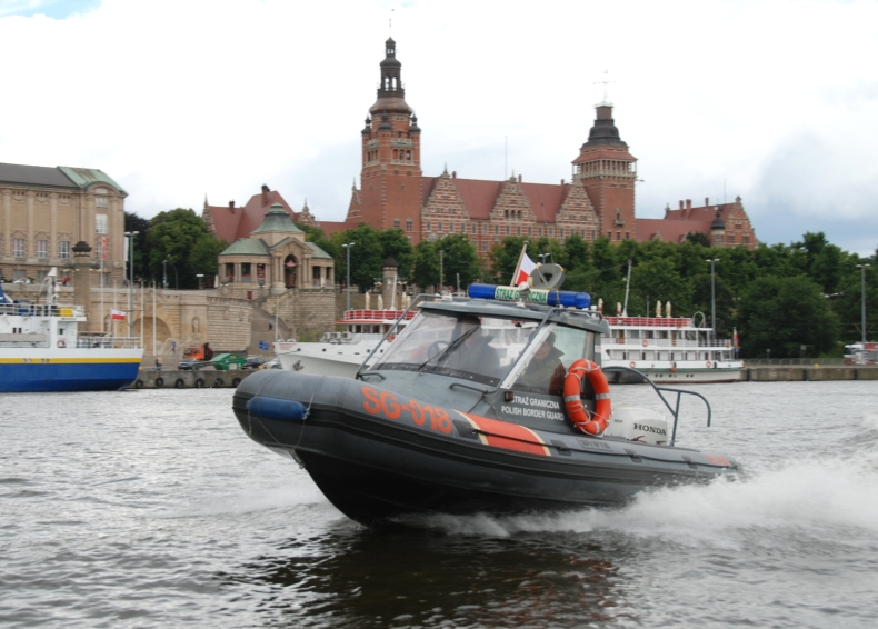 Pomogli załodze łodzi po kolizji - GospodarkaMorska.pl