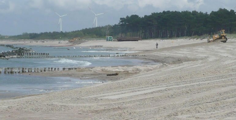 Budowa sztucznych raf przy polskich plażach blisko końca (wideo) - GospodarkaMorska.pl