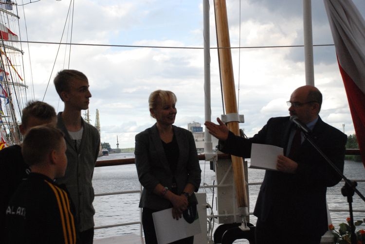 Odznaczenia dla pracowników Portu Szczecin-Świnoujście - GospodarkaMorska.pl