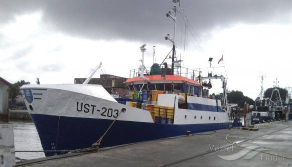 Nietypowa akcja ratownicza usteckich rybaków - GospodarkaMorska.pl