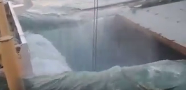 Kuriozalny wypadek w porcie (wideo) - GospodarkaMorska.pl