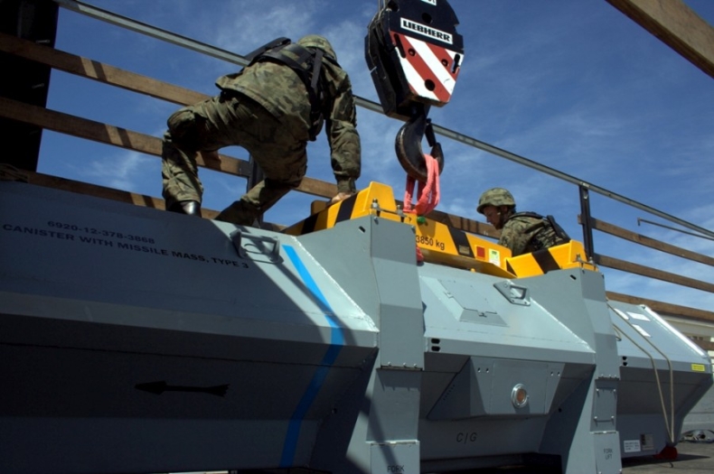 Anakonda 16 - Załadunek uzbrojenia rakietowego - GospodarkaMorska.pl