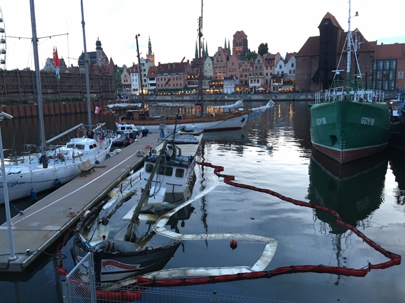 Zatonęła łódź przycumowana w gdańskiej marinie - GospodarkaMorska.pl