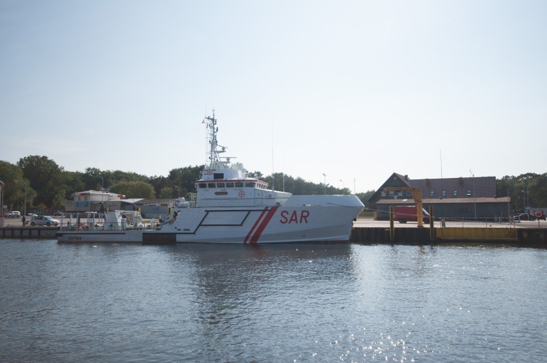 Uszkodzony jacht zholowany do usteckiego portu - GospodarkaMorska.pl