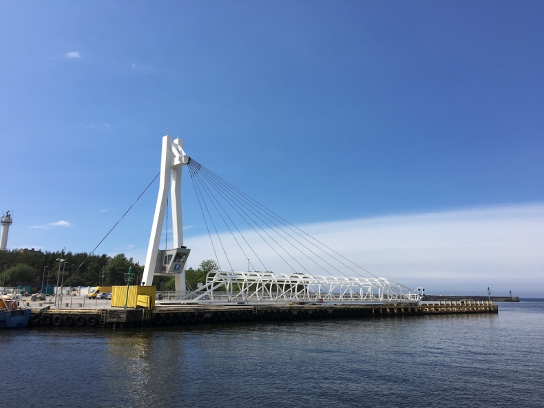 Kładka w Ustce nadal nieczynna - brak decyzji magistratu odwleka szansę na ponowne uruchomienie przeprawy - GospodarkaMorska.pl