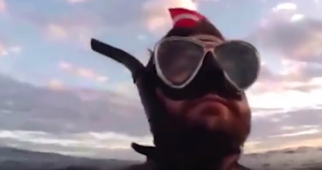 Dramatyczne nagranie, w którym płetwonurek żegna się z życiem (wideo) - GospodarkaMorska.pl