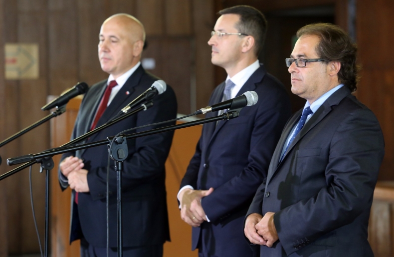 Morawiecki w Szczecinie: odbudowa polskiego przemysłu stoczniowego jest możliwa - GospodarkaMorska.pl