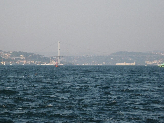 Władze morskie w Turcji otwierają cieśninę Bosfor dla ruchu tankowców - GospodarkaMorska.pl