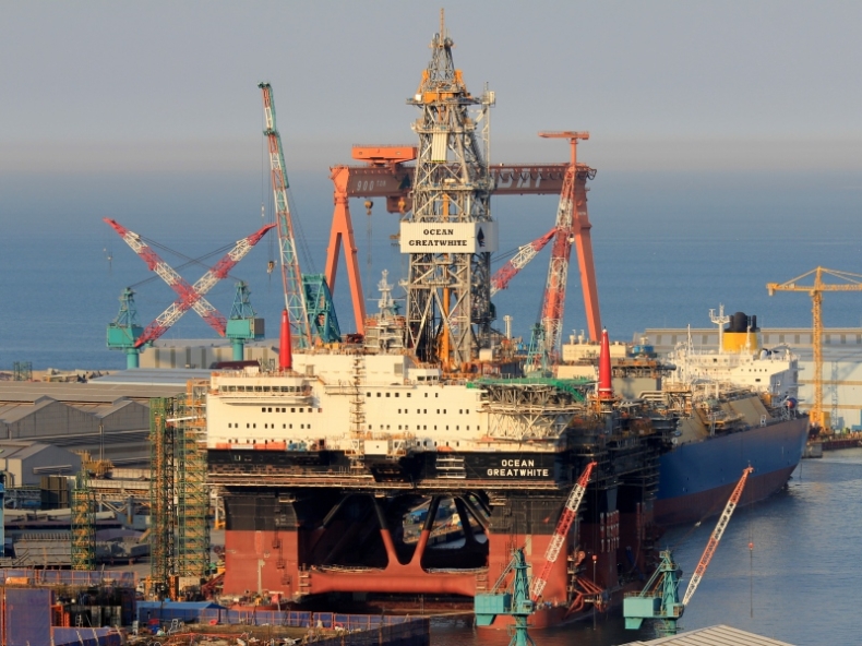 Największa na świecie półzanurzalna platforma wiertnicza już w służbie - GospodarkaMorska.pl