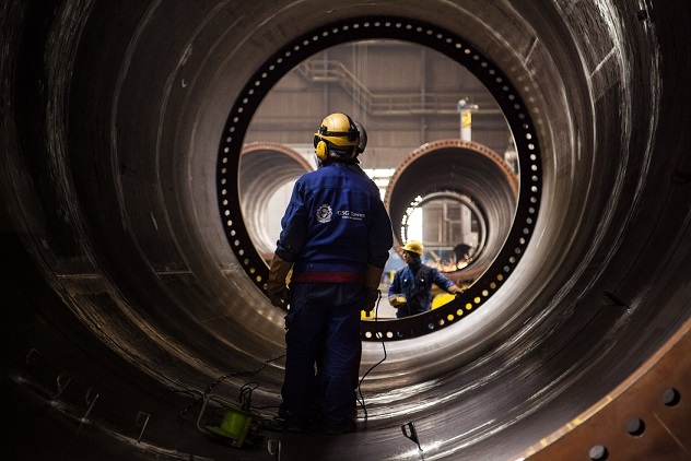 W gdańskiej stoczni kobiety tworzą wieże wiatrowe - GospodarkaMorska.pl