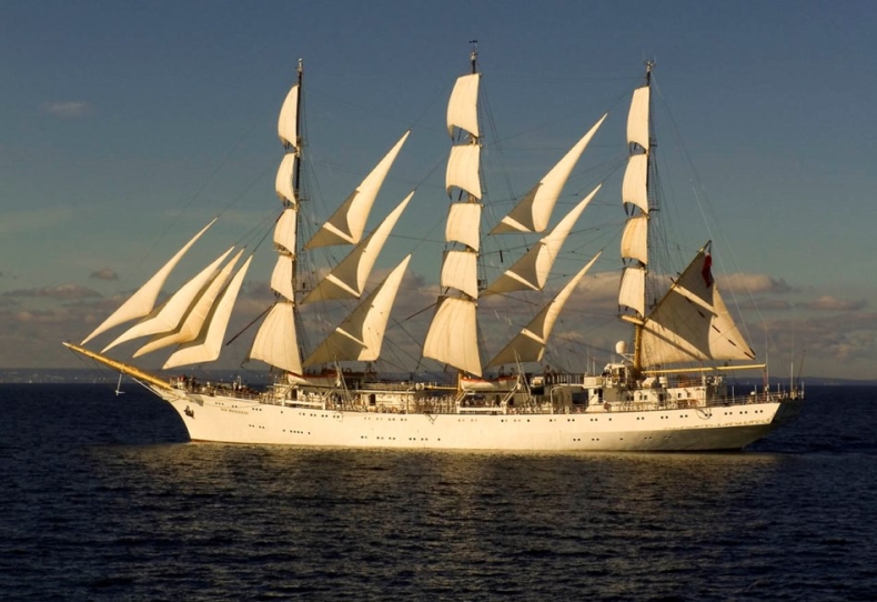 „Dar Młodzieży” na finiszu the tall ships races 2016 - GospodarkaMorska.pl