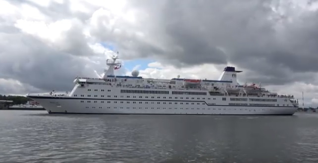 „Berlin” zainaugurował sezon wycieczkowy w Świnoujściu - GospodarkaMorska.pl