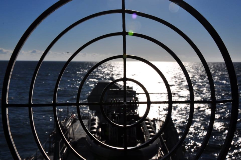 To nie gra komputerowa, choć strzela się joystickiem. Polska marynarka prezentuje nową armatę Tryton (foto) - GospodarkaMorska.pl