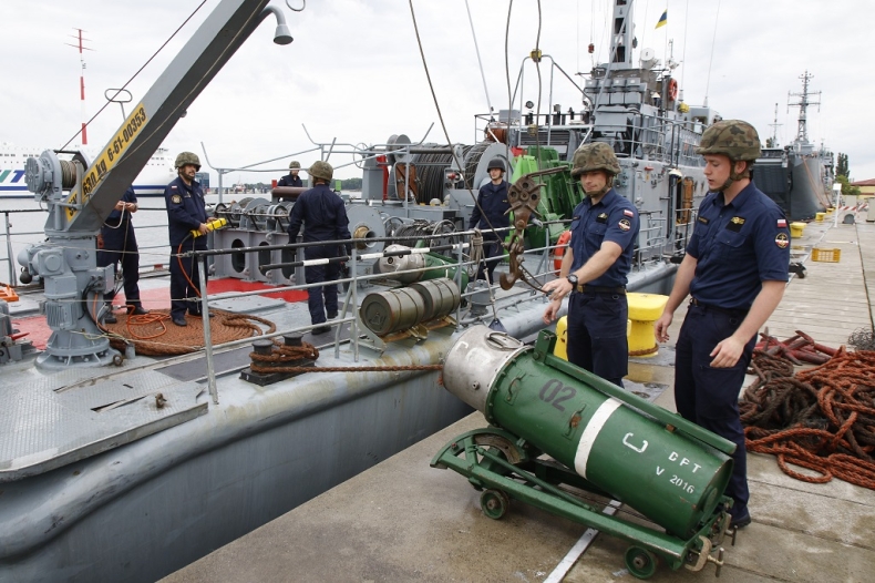 Praktyki podchorążych AMW na okrętach flotylli - GospodarkaMorska.pl