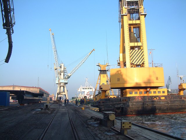 Port Gdańsk modernizuje infrastrukturę kolejową na dwóch nabrzeżach - GospodarkaMorska.pl
