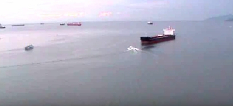 Nigdy nie zakładaj, że większa jednostka cię widzi (wideo) - GospodarkaMorska.pl