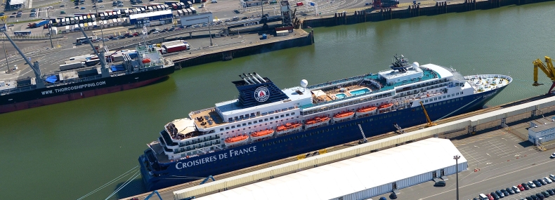 Uzbrojone wojsko w Calais - GospodarkaMorska.pl