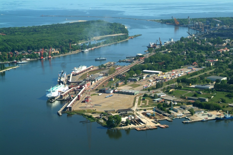 Świnoujście: trwają prace mające na celu pogłębienie toru wodnego - GospodarkaMorska.pl