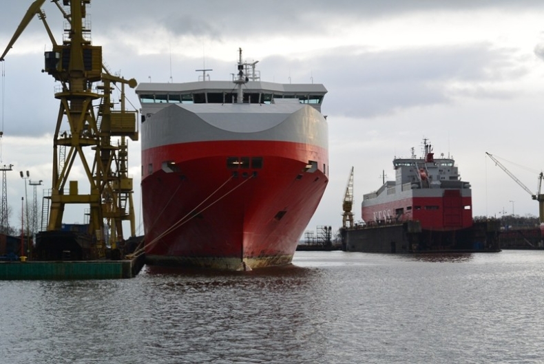 Trwa remont dwóch samochodowców w stoczni Gryfia - GospodarkaMorska.pl