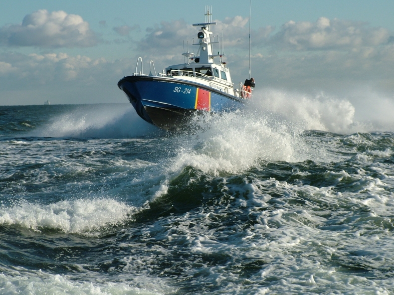 SG-214 interweniowała w świnoujskim porcie - GospodarkaMorska.pl