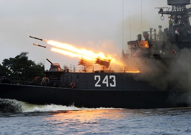 Rosyjska marynarka wojenna ćwiczy na Krymie - GospodarkaMorska.pl