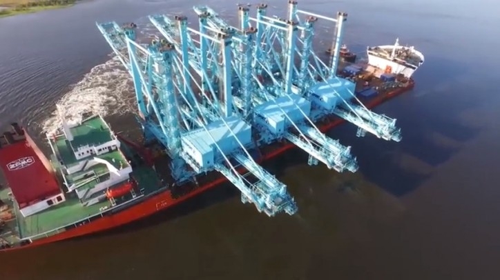 Zobacz ogromne suwnice w amerykańskim porcie (wideo) - GospodarkaMorska.pl
