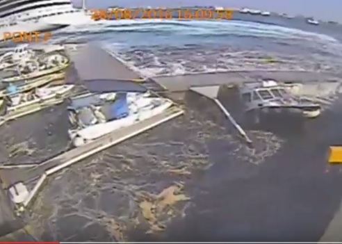 Pilot tego wycieczkowca chyba za bardzo się nie wyspał  (wideo) - GospodarkaMorska.pl