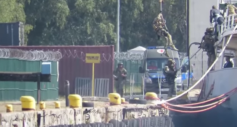 Śmiertelny wypadek podczas ćwiczeń „GROM” Do sieci trafił film - GospodarkaMorska.pl