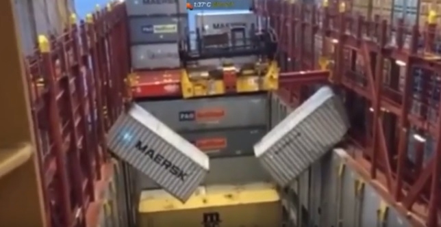 Jak nie należy ładować kontenerów na statek (wideo) - GospodarkaMorska.pl