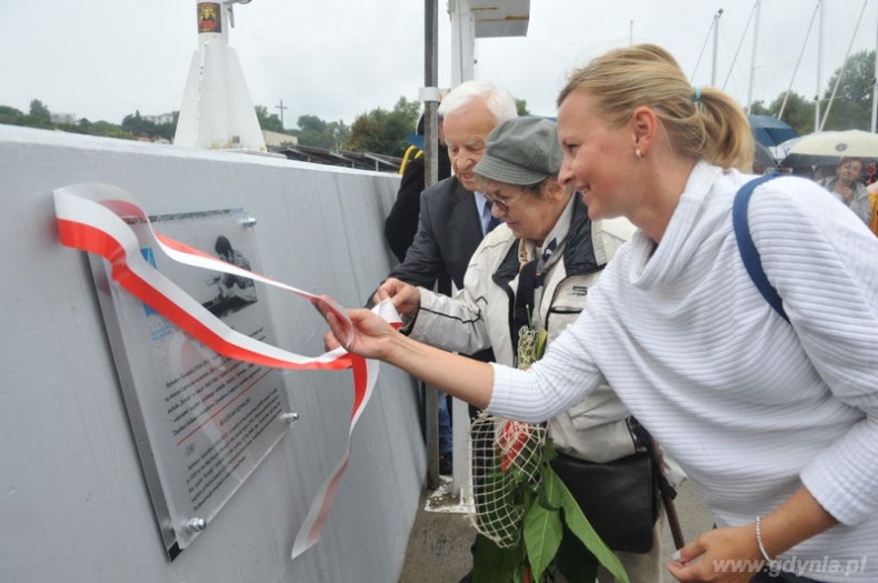 Tablica Bolesława K. Kowalskiego odsłonięta w Gdyni - GospodarkaMorska.pl