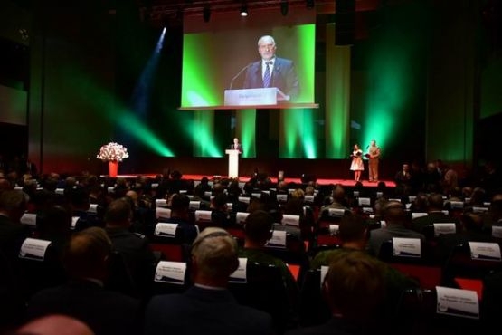 Macierewicz: konieczna synergia rozwoju armii i przemysłu - GospodarkaMorska.pl