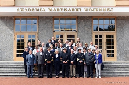 50 lat minęło: Wyjątkowe spotkanie absolwentów Akademii Marynarki Wojennej - GospodarkaMorska.pl