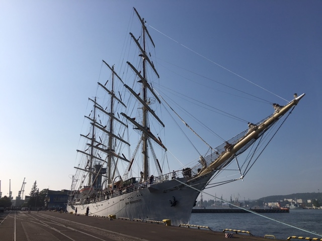 Dar Młodzieży wrócił do domu - GospodarkaMorska.pl