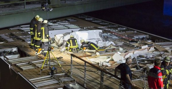 Pływający hotel uderzył w most, zginęło dwóch członków załogi - GospodarkaMorska.pl