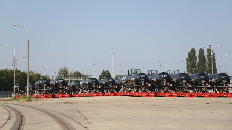 Rorowiec w Porcie Gdańsk Eksploatacja – kolejne cysterny płyną na Bliski Wschód - GospodarkaMorska.pl