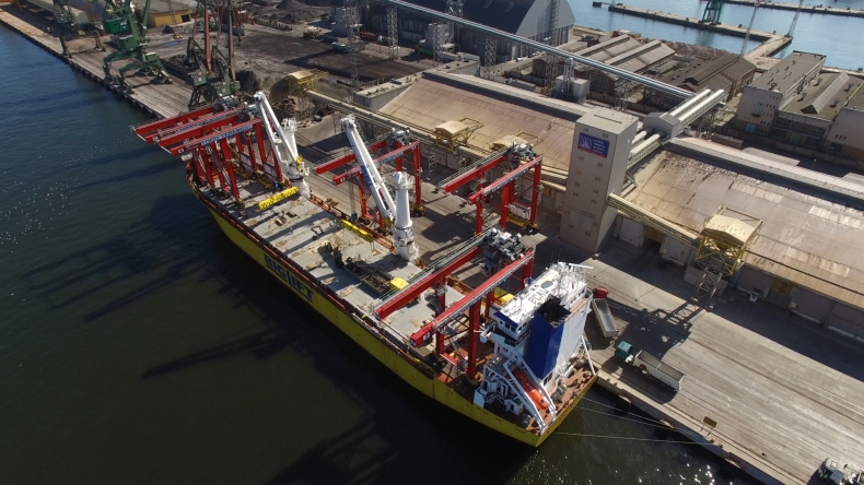 Rekordowy załadunek suwnic w Porcie Gdynia - GospodarkaMorska.pl