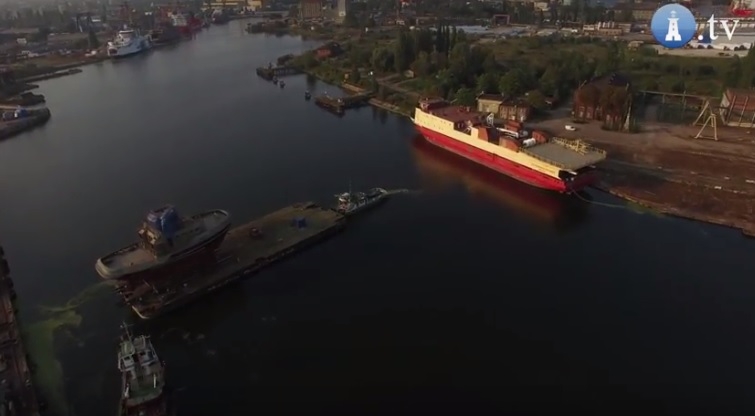 Kolejne wodowanie nowoczesnego holownika w stoczni Safe w Gdańsku (wideo) - GospodarkaMorska.pl