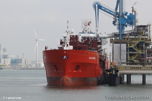 Gazowiec zbudowany w Polsce inauguruje eksploatację nowego stanowiska przeładunkowego terminalu Gate - GospodarkaMorska.pl