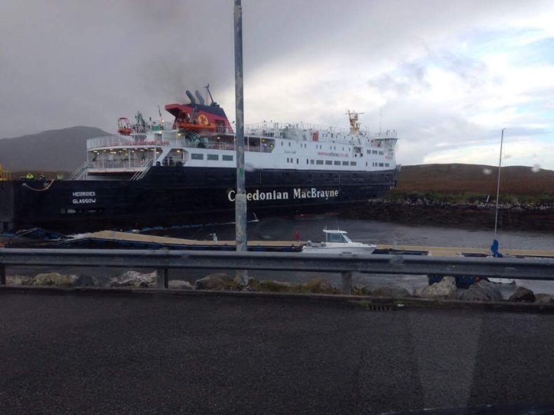 Prom zderzył się z nabrzeżem - GospodarkaMorska.pl