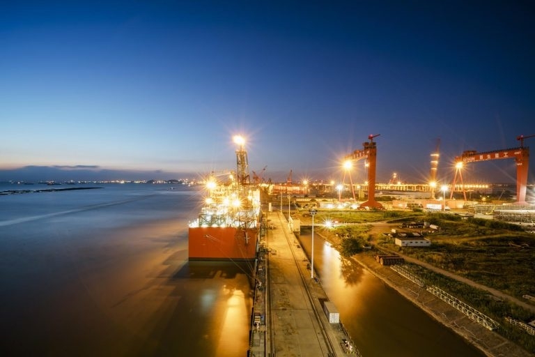 Pierwsza jednostka produkcyjna typu LNG zakończyła testy - GospodarkaMorska.pl