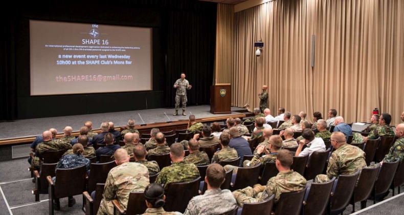Międzynarodowa wizyta starszych podoficerów dowództw - GospodarkaMorska.pl