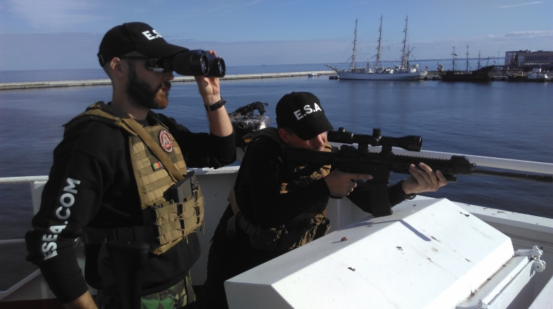 Poczucie zagrożenia to codzienność - kurs ochroniarzy morskich w Szkole Morskiej w Gdyni - GospodarkaMorska.pl