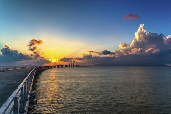 Najdłuższy na świecie most na otwartym morzu prawie gotowy (wideo) - GospodarkaMorska.pl