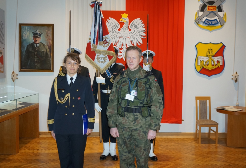 Pierwsza kobieta-żołnierz w historii KPW Gdynia awansowana na stopień oficera starszego - GospodarkaMorska.pl