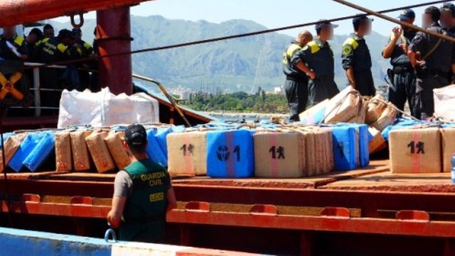 Konfiskata prawie 20 ton haszyszu na panamskim statku - GospodarkaMorska.pl