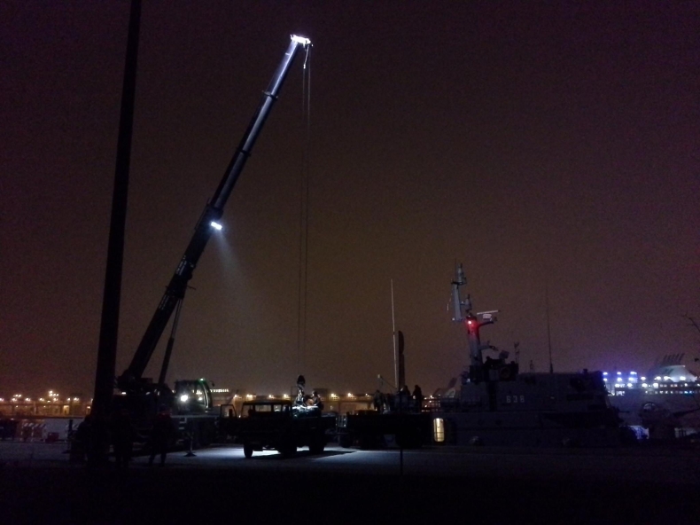 Port Wojenny Świnoujście: nocne stawianie min - GospodarkaMorska.pl