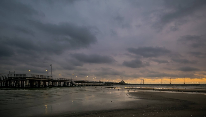 Przy sopockim molo pojawiła się piaskowa wyspa - GospodarkaMorska.pl