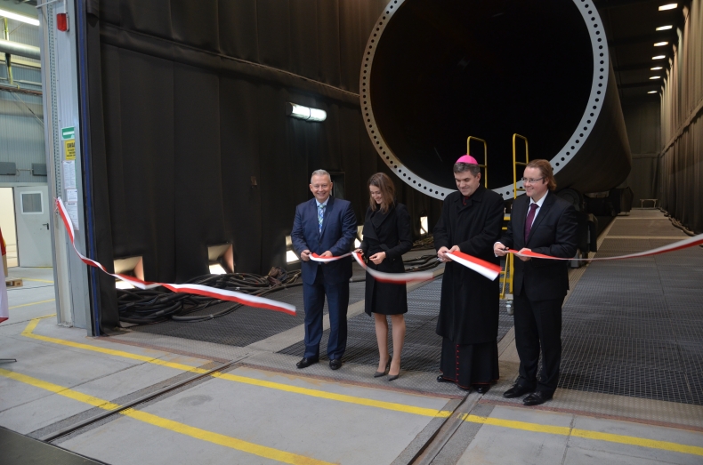 Przełomowa inwestycja zakończona: GSG Towers jest gotowe do produkcji wież morskich farm wiatrowych (wideo) - GospodarkaMorska.pl