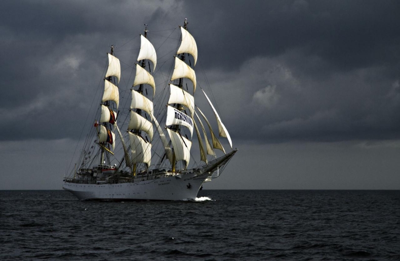 „Dar Młodzieży” kończy tegoroczne rejsy - GospodarkaMorska.pl